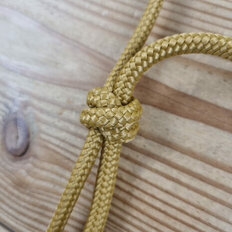 Ropehalter with crossknots